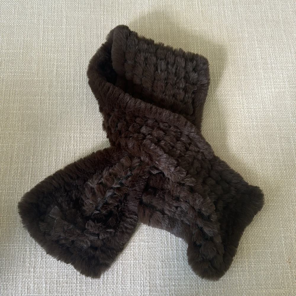Gorgeous real fur brown scarf. Brand new never used.
